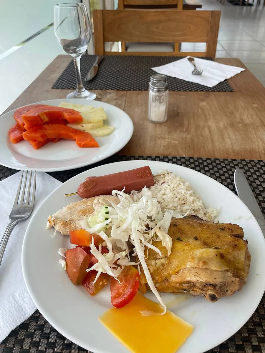 Еда в отеле - Barcelo Solymar. Выкладка блюд в столовой отеля.