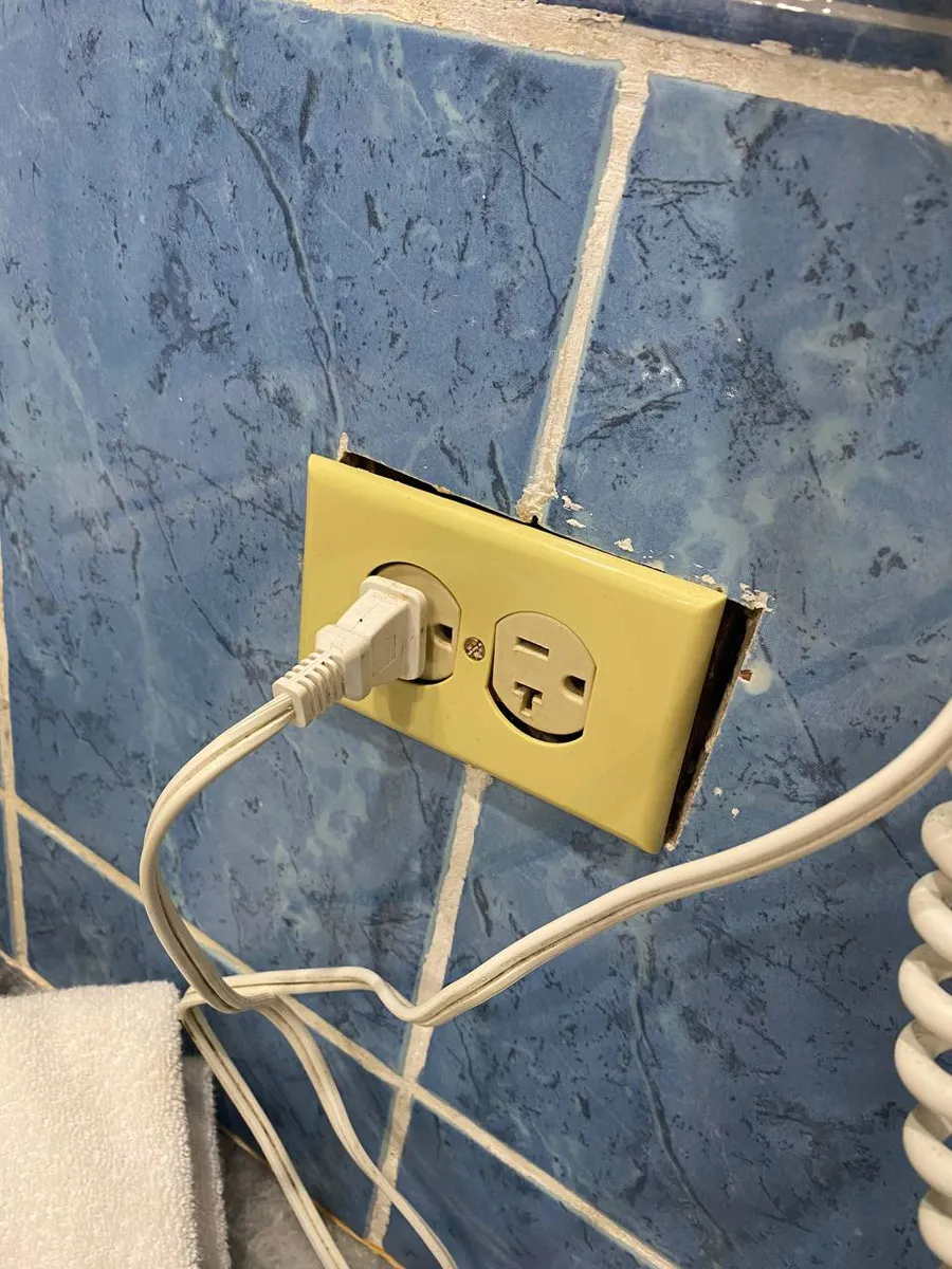 Еще фотография старой розетки
