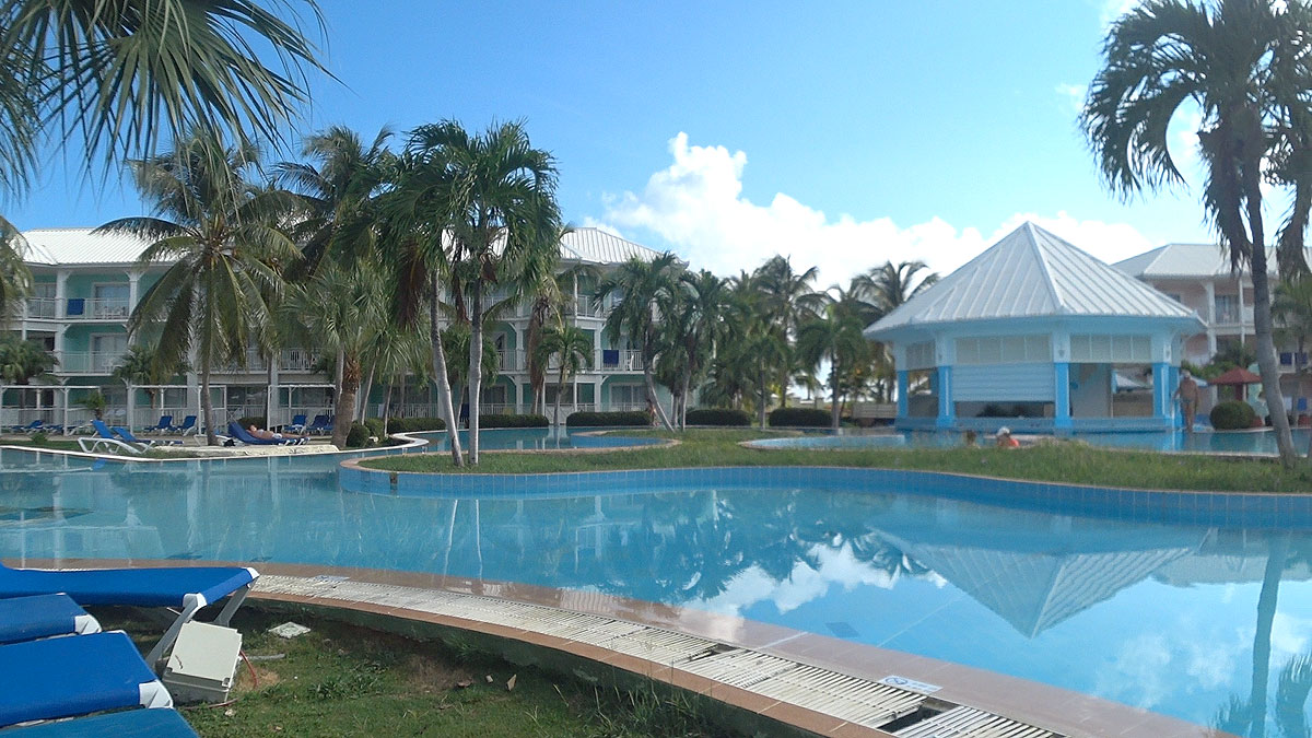 Отель PGS Varadero Hotel 4* Варадеро Куба. Бассейн у снек бара.