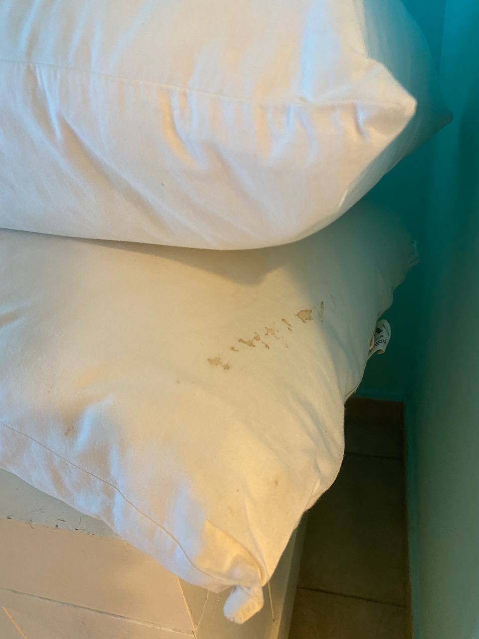 Фото PGS Varadero Hotel грязные подушки в номере.