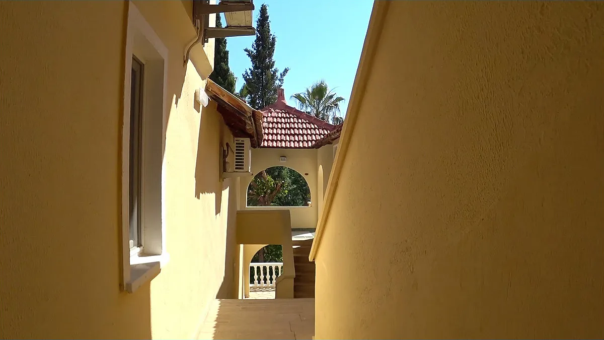 отель senza garden holiday club Посмотрите, какой уютный проходик