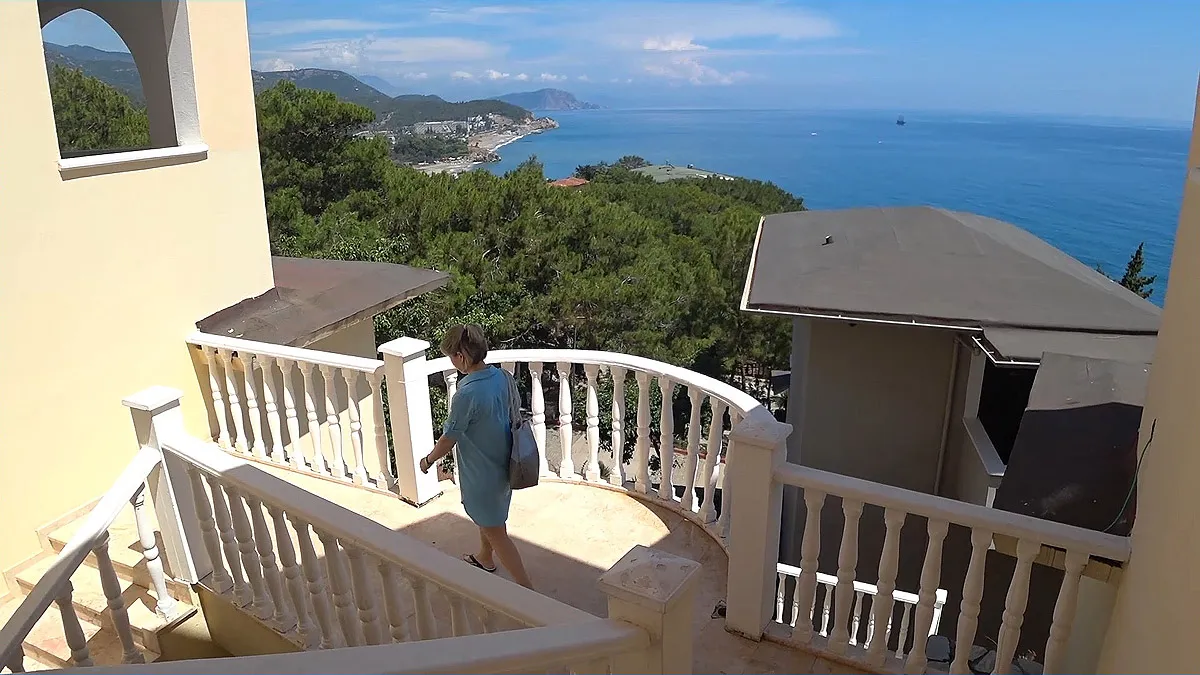 отель senza garden holiday club спуск по лестнице из нашего корпуса
