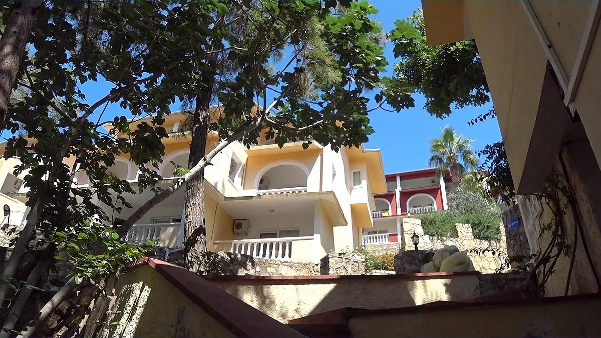 отель senza garden holiday club Вот такие ярусы из-за склона горы
