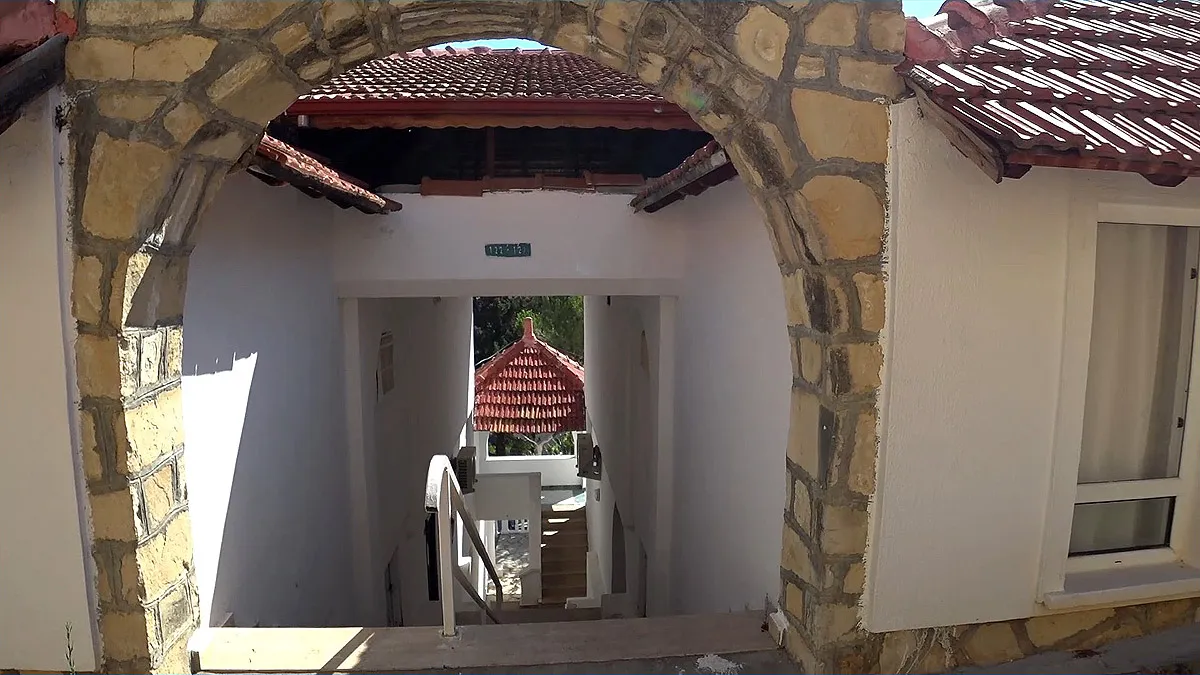 отель senza garden holiday club сквозные проходы с лестницами прямо в корпусах