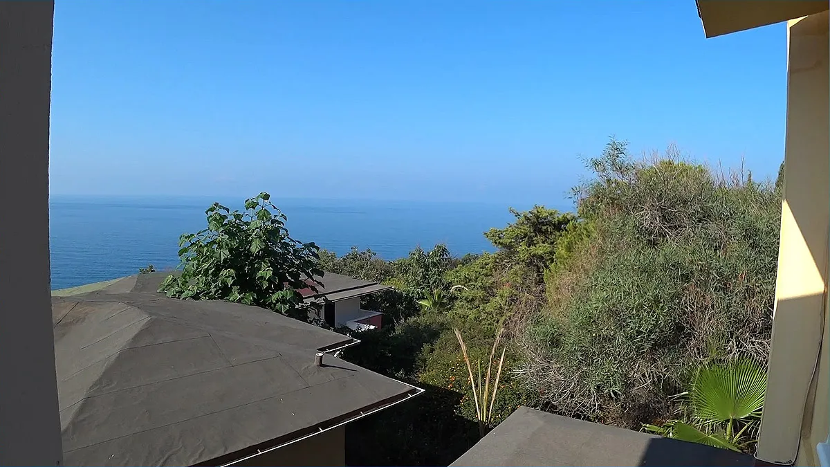 А вот такие виды из балкона. Вдали море, а чуть ниже друге корпуса senza garden holiday club
