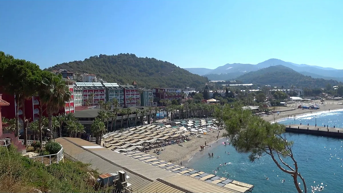 Отель senza garden holiday club Вид на территорию пляжа с высоты