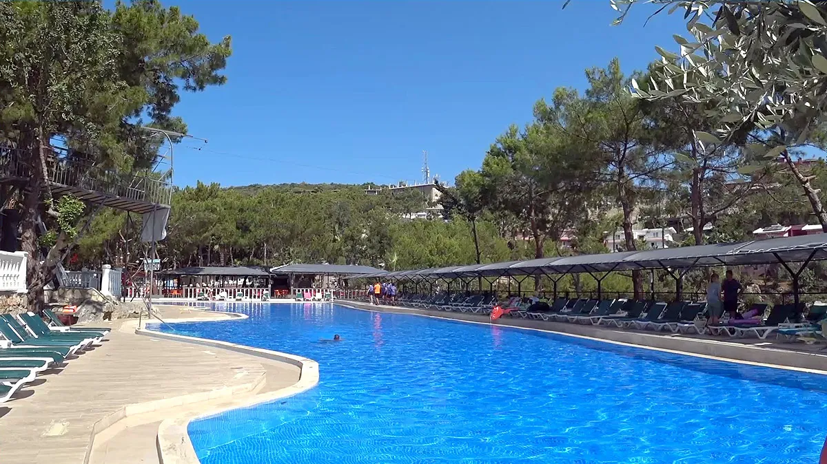 отель senza garden holiday club с этого ракурса открывается вид на бар