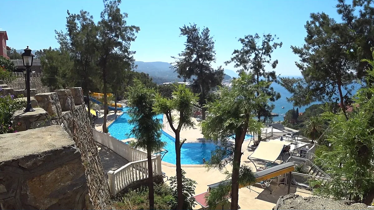 Второй бассейн отеля senza garden holiday club