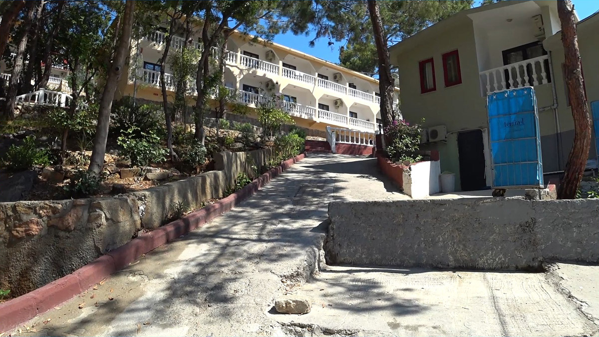 Территория отеля senza garden holiday club корпус, в котором можно заменить пляжные полотенца