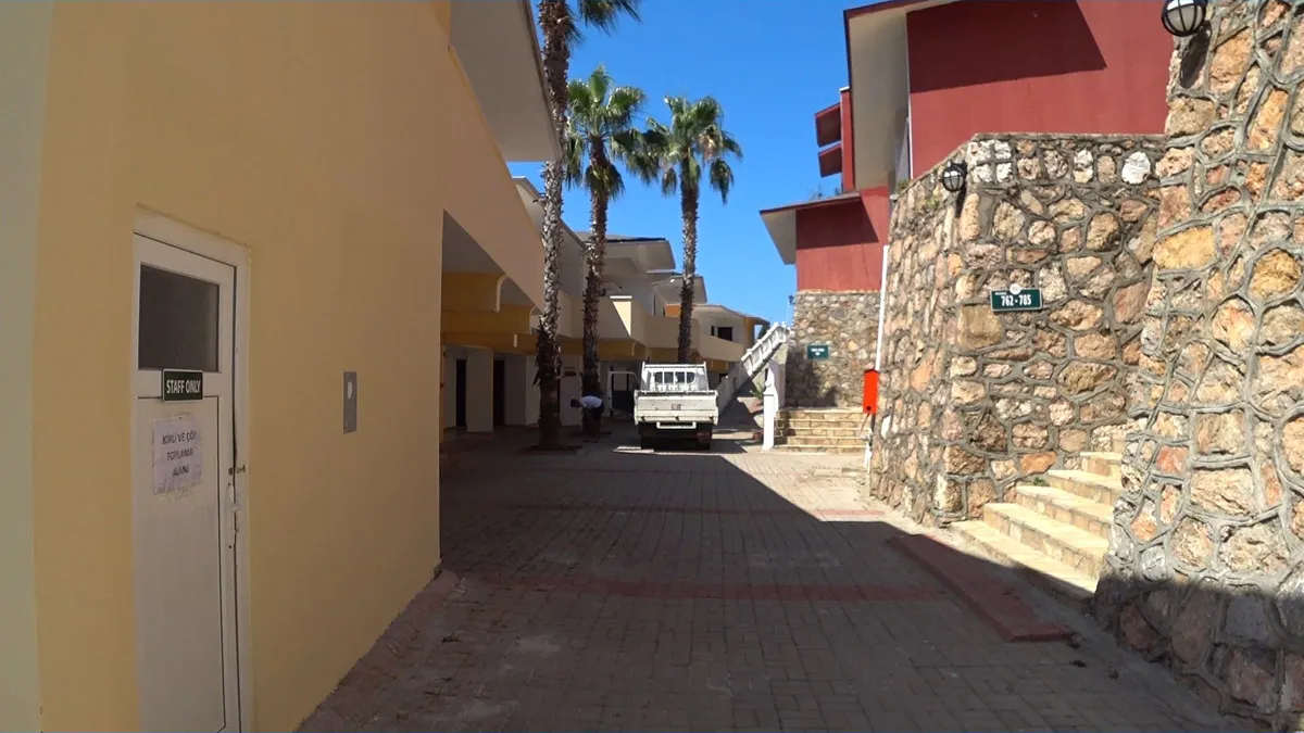 Территория отеля senza garden holiday club