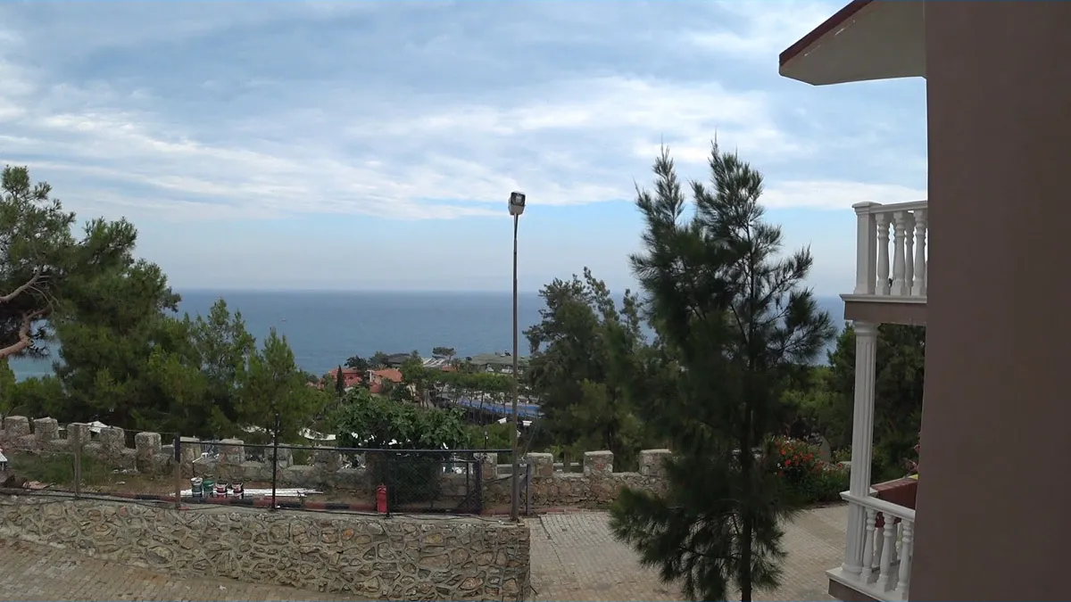 Территория отеля senza garden holiday club вид со второго этажа большого длинного корпуса