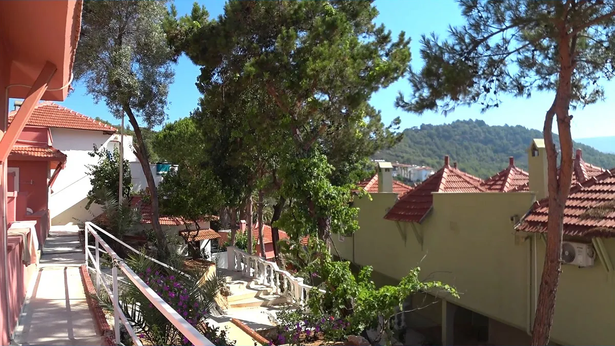 Территория отеля senza garden holiday club так замысловато организована территория