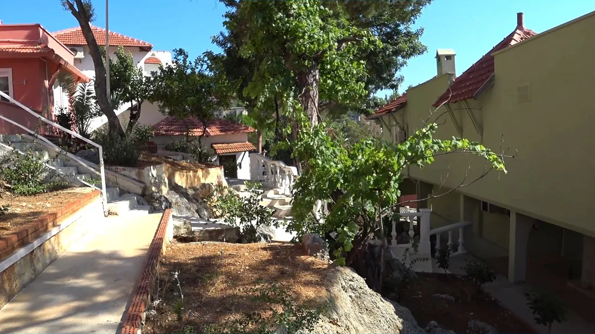 Территория отеля senza garden holiday club интересная архитектура у корпусов