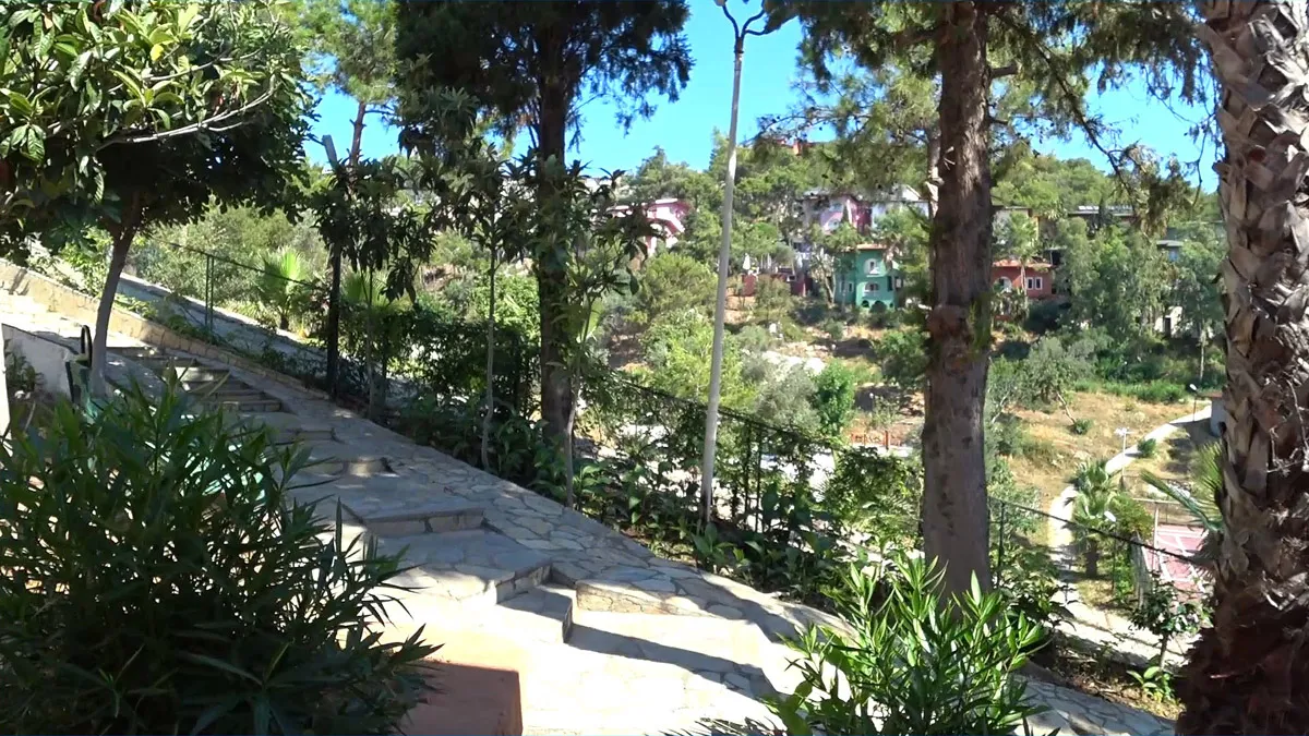 Территория отеля senza garden holiday club центральный пешеходный спуск по направлению к пляжу
