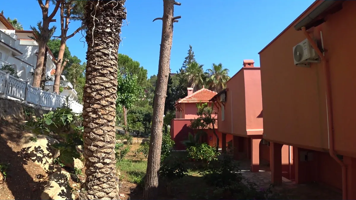 Территория отеля senza garden holiday club видно на какой высоте находятся соседние корпуса