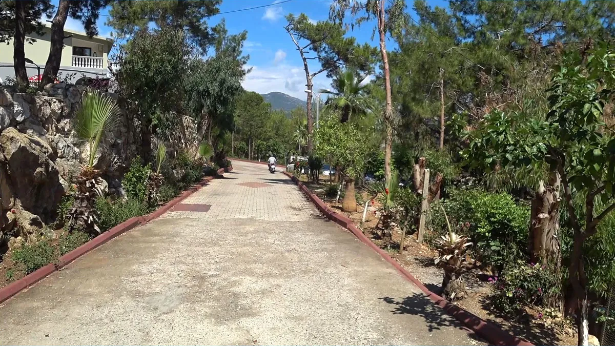 Территория отеля senza garden holiday club