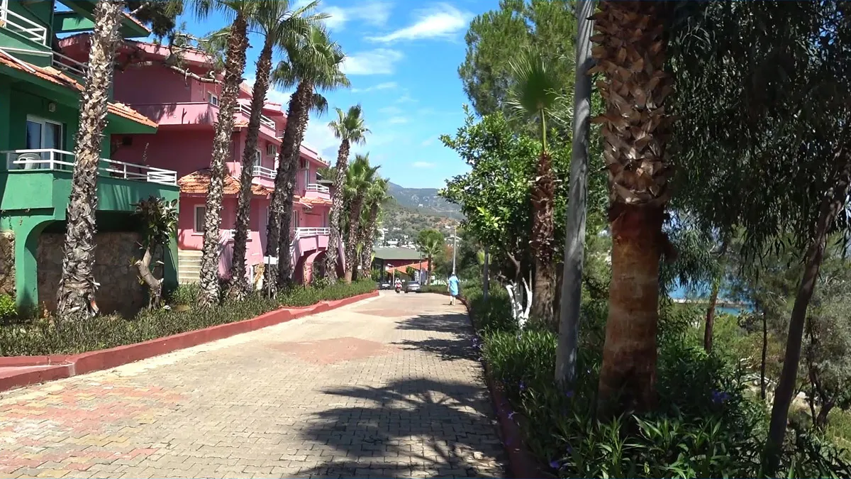 Территория отеля senza garden holiday club