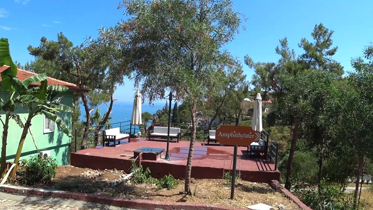 Территория отеля senza garden holiday club