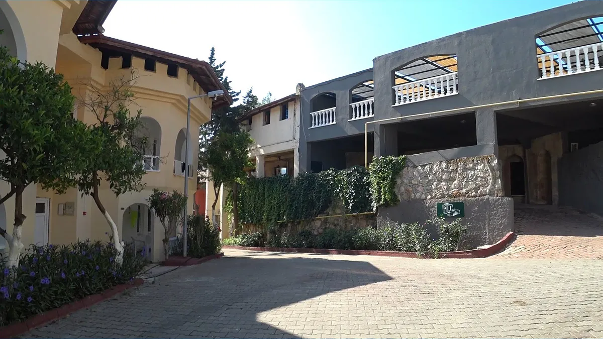 Территория отеля senza garden holiday club