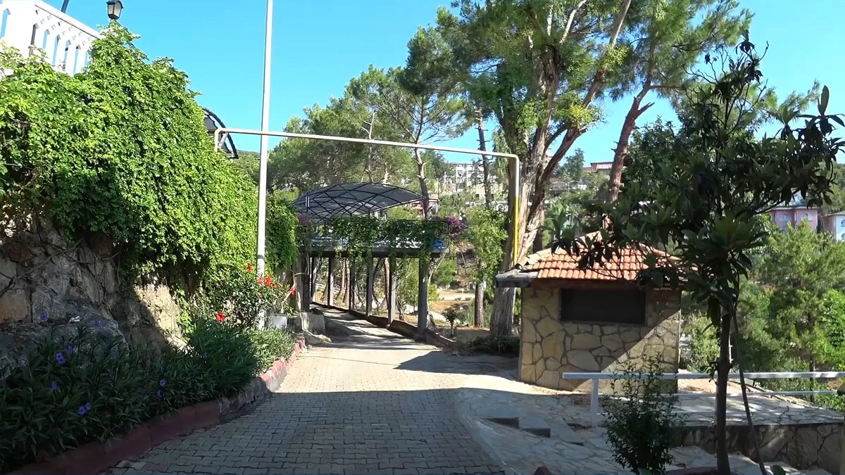 Территория отеля senza garden holiday club