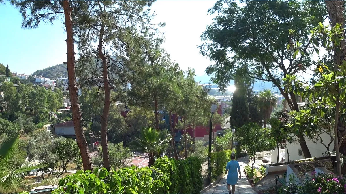 Территория отеля senza garden holiday club