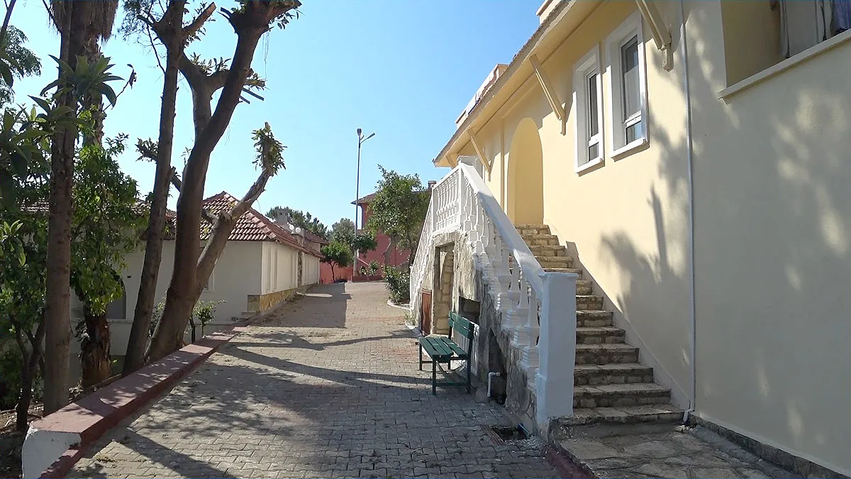 senza garden holiday club. Этот отель весь вот в таких лестничках, переулочках, коридорчиках.