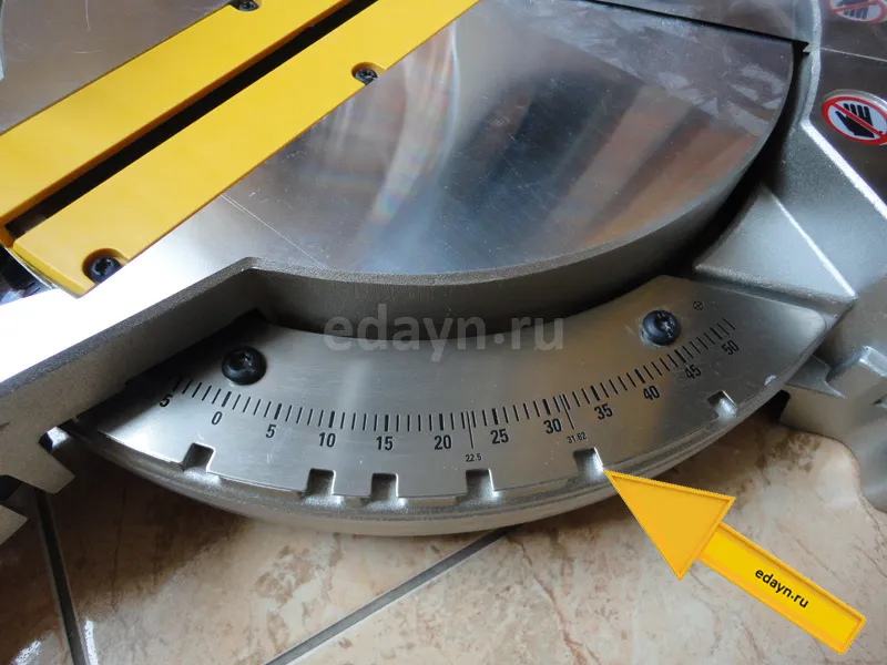 Торцовочная пила - DeWalt 713 XPS. Пазы на шкале.