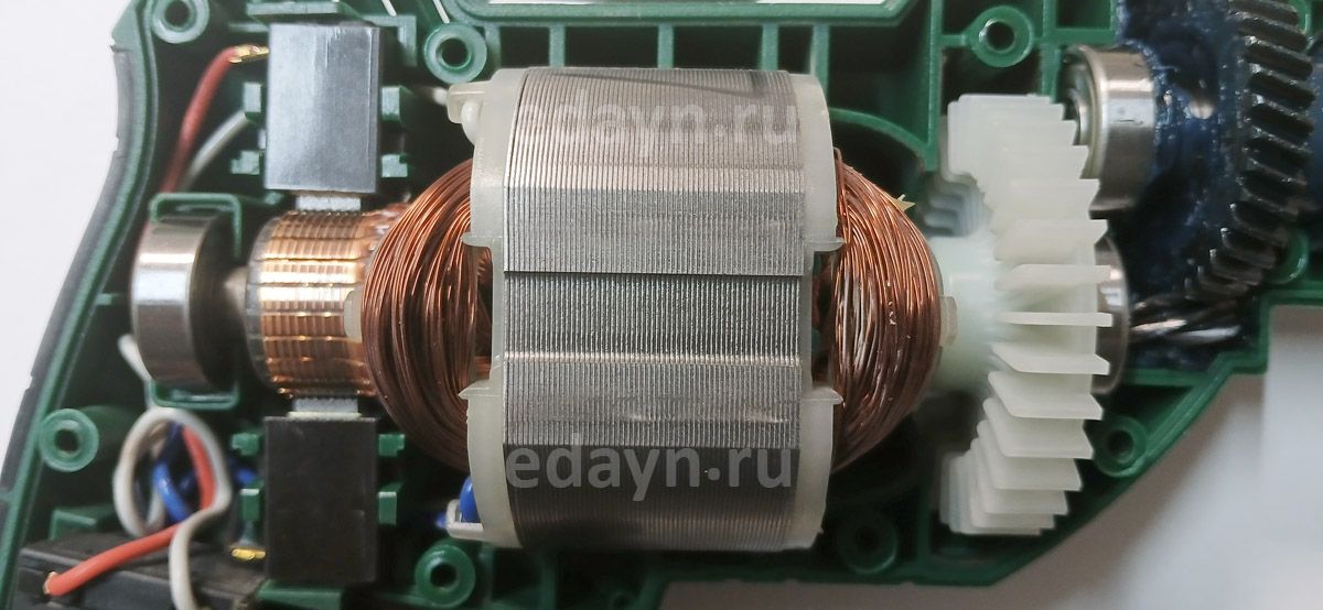 Дрель – DWT BM04-10C в разборе крупным планом